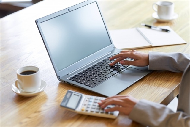 パソコンを使う人